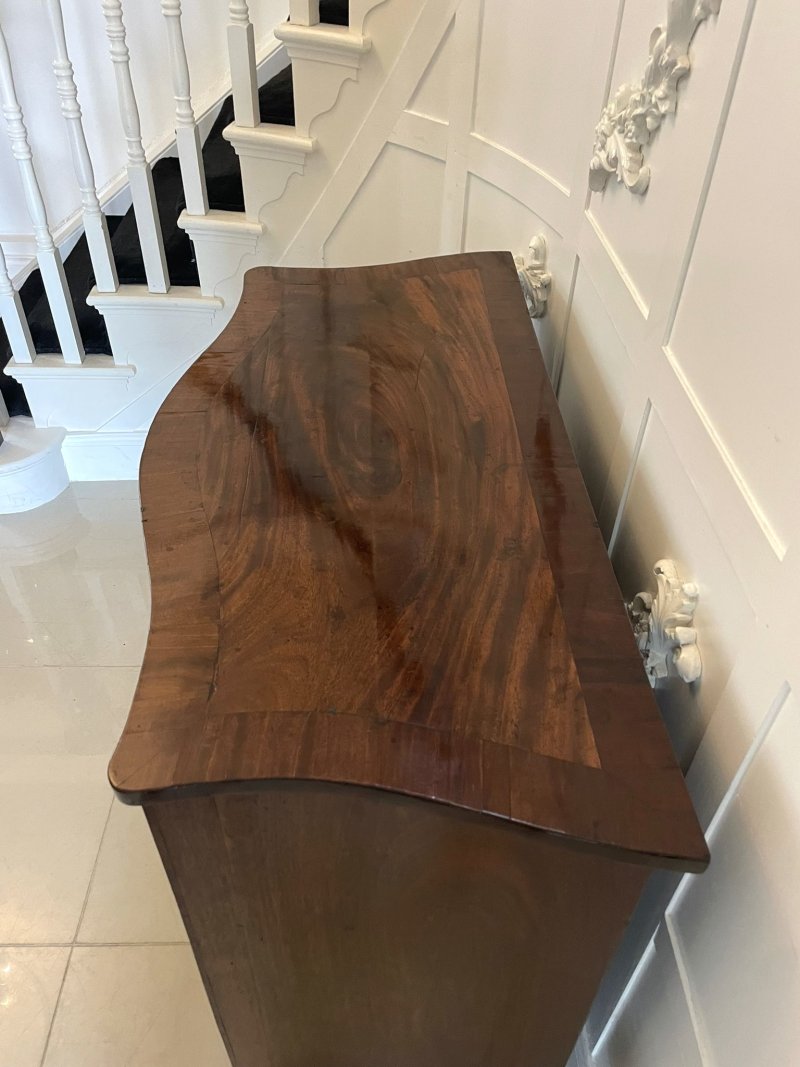 Antique George III 18th Century Quality Figured Mahogany Serpentine Chest of Drawers - Image 9